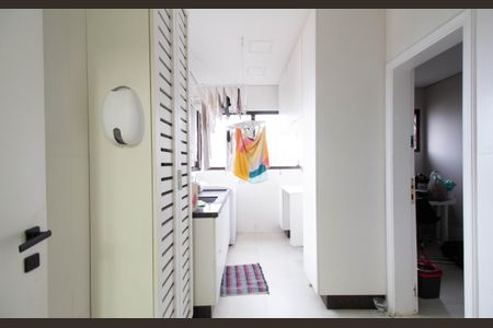 Apartamento à venda com 279m², 3 quartos e 5 vagas Apartamento à venda com 279m², 3 quartos e 5 vagasÁrea de Serviço