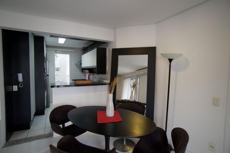 Apartamento para alugar com 75m², 2 quartos e 1 vagaSala