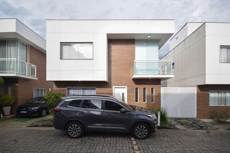 Casa de condomínio à venda com 140m², 3 quartos e 1 vaga