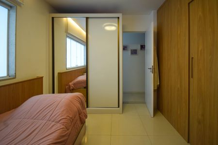 Casa de condomínio à venda com 140m², 3 quartos e 1 vaga