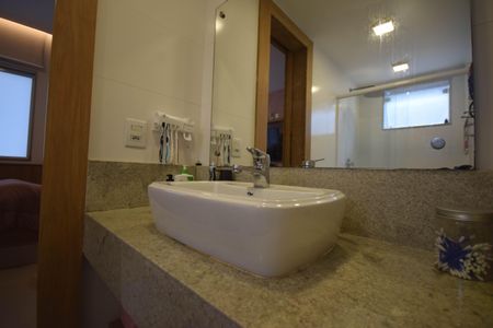 Casa de condomínio à venda com 140m², 3 quartos e 1 vaga