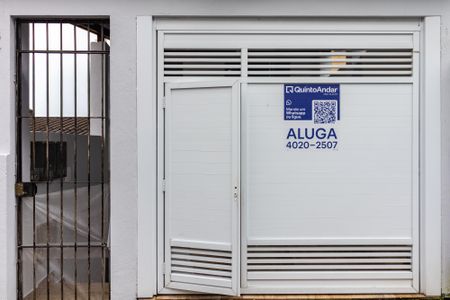 Casa para alugar com 200m², 5 quartos e 1 vaga Casa para alugar com 200m², 5 quartos e 1 vagaFachada