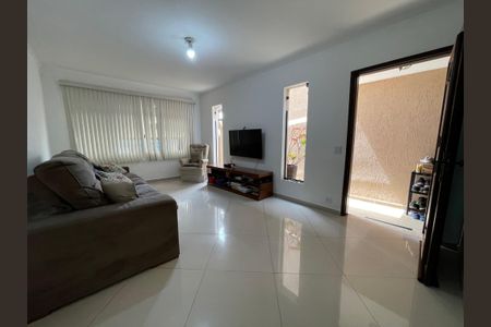 Casa para alugar com 141m², 3 quartos e 2 vagas Casa para alugar com 141m², 3 quartos e 2 vagasSala de estar