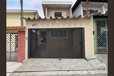 Casa para alugar com 141m², 3 quartos e 2 vagas Casa para alugar com 141m², 3 quartos e 2 vagasFachada