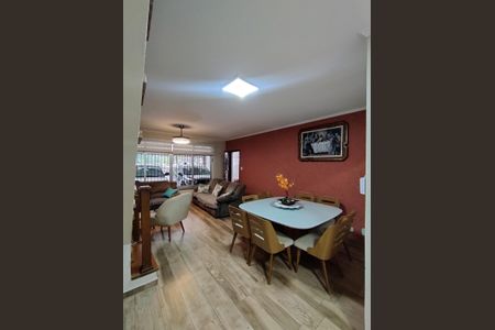 Casa à venda com 190m², 4 quartos e 2 vagasSala