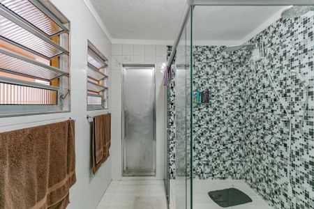 Casa à venda com 190m², 3 quartos e 2 vagasBanheiro da Suíte 1