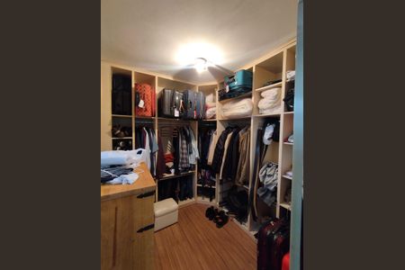 Casa à venda com 190m², 4 quartos e 2 vagasCloset da suíte