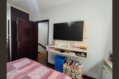 Casa à venda com 190m², 4 quartos e 2 vagasSuíte 1