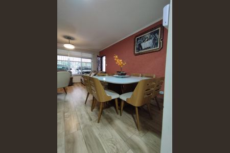 Casa à venda com 190m², 4 quartos e 2 vagasSala