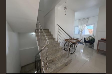 Casa à venda com 468m², 4 quartos e 7 vagasSala