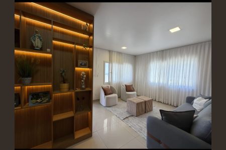 Casa à venda com 468m², 4 quartos e 7 vagasSala