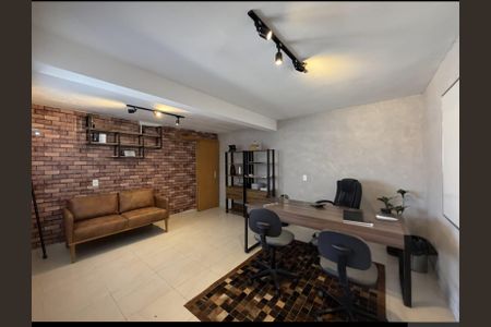 Casa à venda com 468m², 4 quartos e 7 vagasSala