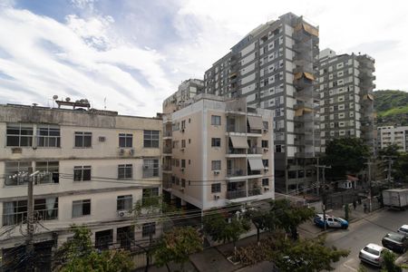 Vista da Sala de apartamento para alugar com 2 quartos, 45m² em Praça Seca, Rio de Janeiro