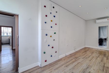 Apartamento à venda com 265m², 3 quartos e 4 vagas Apartamento à venda com 265m², 3 quartos e 4 vagasQuarto 5 - Suite (Piso Superior)