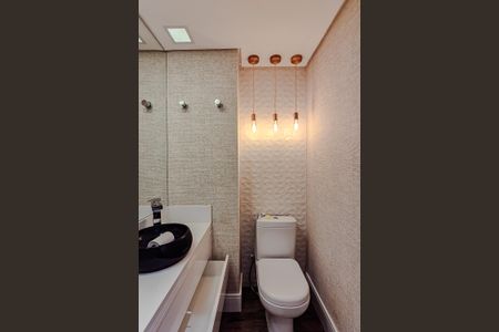 Apartamento à venda com 265m², 3 quartos e 4 vagas Apartamento à venda com 265m², 3 quartos e 4 vagasBanheiro da Suíte