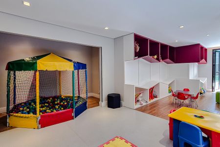 Apartamento à venda com 265m², 3 quartos e 4 vagas Apartamento à venda com 265m², 3 quartos e 4 vagasBrinquedoteca