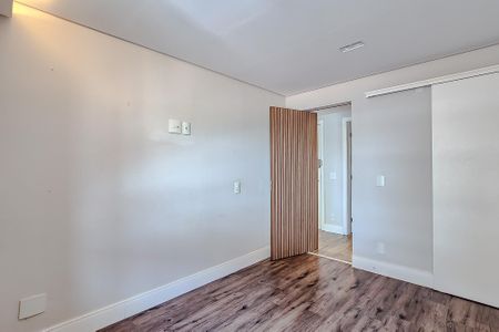 Apartamento à venda com 265m², 3 quartos e 4 vagas Apartamento à venda com 265m², 3 quartos e 4 vagasQuarto 4