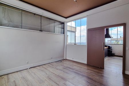 Apartamento à venda com 265m², 3 quartos e 4 vagas Apartamento à venda com 265m², 3 quartos e 4 vagasSala (Piso Superior)