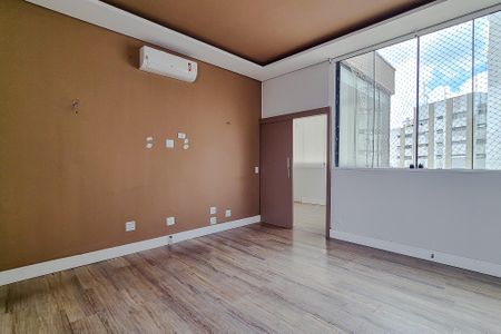 Apartamento à venda com 265m², 3 quartos e 4 vagas Apartamento à venda com 265m², 3 quartos e 4 vagasSala (Piso Superior)