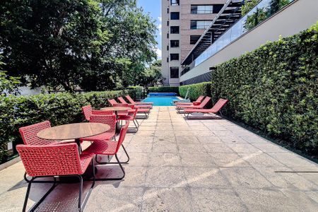 Apartamento à venda com 265m², 3 quartos e 4 vagas Apartamento à venda com 265m², 3 quartos e 4 vagasÁrea comum - Piscina