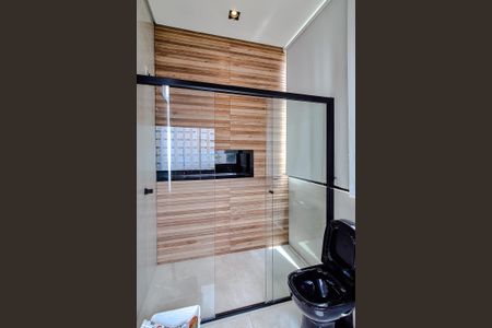 Apartamento à venda com 265m², 3 quartos e 4 vagas Apartamento à venda com 265m², 3 quartos e 4 vagasBanheiro da Suite (Piso Superior)