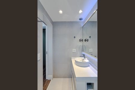 Apartamento à venda com 265m², 3 quartos e 4 vagas Apartamento à venda com 265m², 3 quartos e 4 vagasBanheiro da Suíte 2