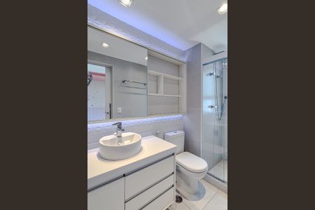 Apartamento à venda com 265m², 3 quartos e 4 vagas Apartamento à venda com 265m², 3 quartos e 4 vagasBanheiro da Suíte 2