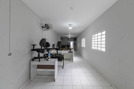 Casa à venda com 300m², 3 quartos e 2 vagasSalão 