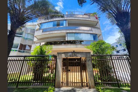 Apartamento à venda com 90m², 3 quartos e 2 vagas Apartamento à venda com 90m², 3 quartos e 2 vagasFachada