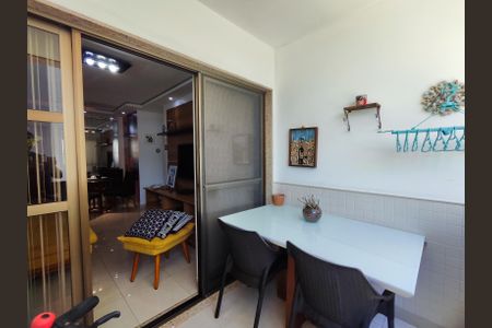 Apartamento à venda com 90m², 3 quartos e 2 vagas Apartamento à venda com 90m², 3 quartos e 2 vagasVaranda