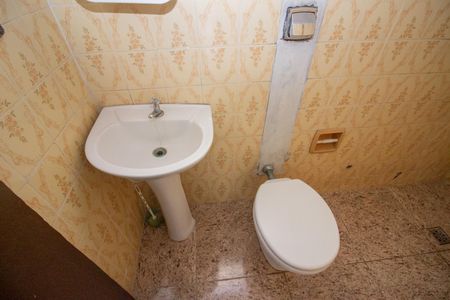 Casa para alugar com 150m², 4 quartos e 6 vagas Casa para alugar com 150m², 4 quartos e 6 vagasBanheiro Social 1