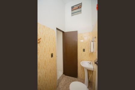 Casa para alugar com 150m², 4 quartos e 6 vagas Casa para alugar com 150m², 4 quartos e 6 vagasBanheiro Social 1