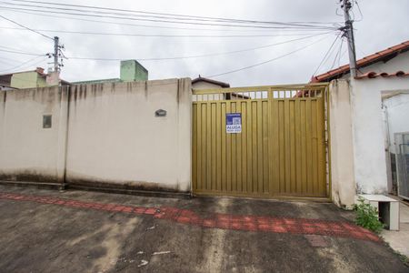 Casa para alugar com 150m², 4 quartos e 6 vagas Casa para alugar com 150m², 4 quartos e 6 vagasFachada