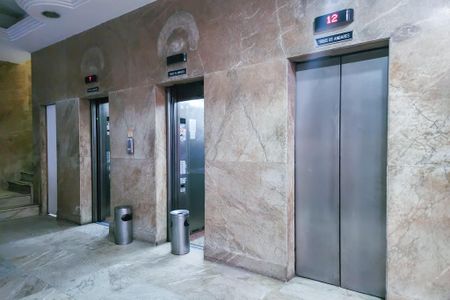 Apartamento à venda com 65m², 2 quartos e sem vagaElevadores 