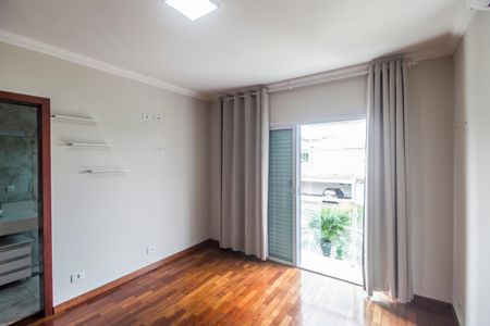 Casa de condomínio à venda com 480m², 4 quartos e 6 vagas Casa de condomínio à venda com 480m², 4 quartos e 6 vagasSuíte 2