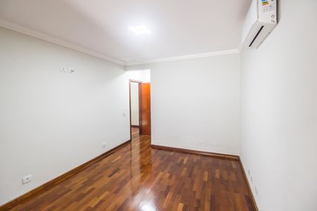 Casa de condomínio à venda com 480m², 4 quartos e 6 vagas Casa de condomínio à venda com 480m², 4 quartos e 6 vagasSuíte 1