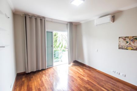 Casa de condomínio à venda com 480m², 4 quartos e 6 vagas Casa de condomínio à venda com 480m², 4 quartos e 6 vagasSuíte 2