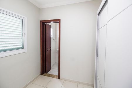 Casa de condomínio à venda com 480m², 4 quartos e 6 vagas Casa de condomínio à venda com 480m², 4 quartos e 6 vagasQuarto de Serviço