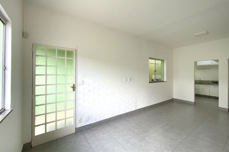 Casa para alugar com 3 quartos, 150m² em Pompéia, Belo Horizonte