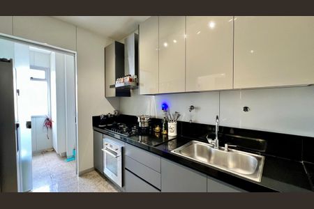 Apartamento à venda com 105m², 3 quartos e 2 vagasCozinha