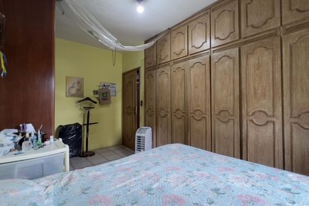 Casa à venda com 241m², 3 quartos e 5 vagas Casa à venda com 241m², 3 quartos e 5 vagasQuarto 2