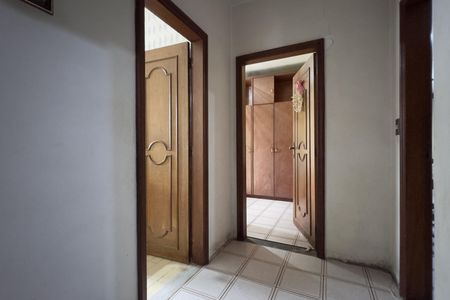 Casa à venda com 241m², 3 quartos e 5 vagas Casa à venda com 241m², 3 quartos e 5 vagasCorredor dos Dormitórios