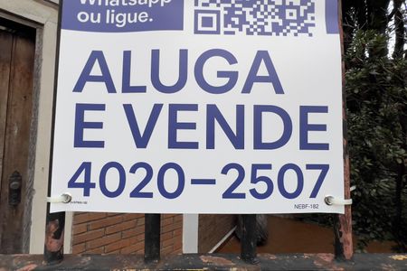 Casa à venda com 241m², 3 quartos e 5 vagas Casa à venda com 241m², 3 quartos e 5 vagasNEBF-182