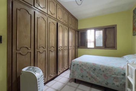 Casa à venda com 241m², 3 quartos e 5 vagas Casa à venda com 241m², 3 quartos e 5 vagasQuarto 2