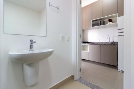 Banheiro de kitnet/studio à venda com 1 quarto, 32m² em Pinheiros, São Paulo