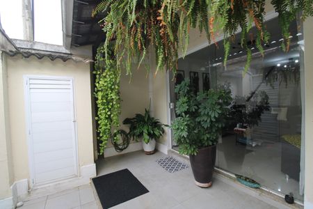 Casa de condomínio à venda com 110m², 3 quartos e sem vagaQuintal