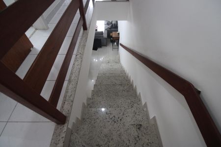 Casa de condomínio à venda com 110m², 3 quartos e sem vagaEscada