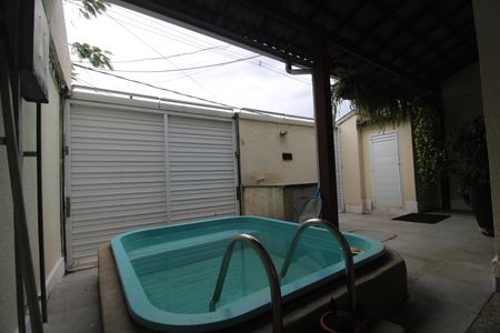 Casa de condomínio à venda com 110m², 3 quartos e sem vagaQuintal