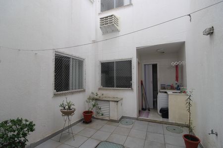 Casa de condomínio à venda com 110m², 3 quartos e sem vagaQuintal