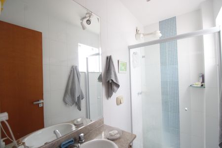 Casa de condomínio à venda com 110m², 3 quartos e sem vagaBanheiro da suíte